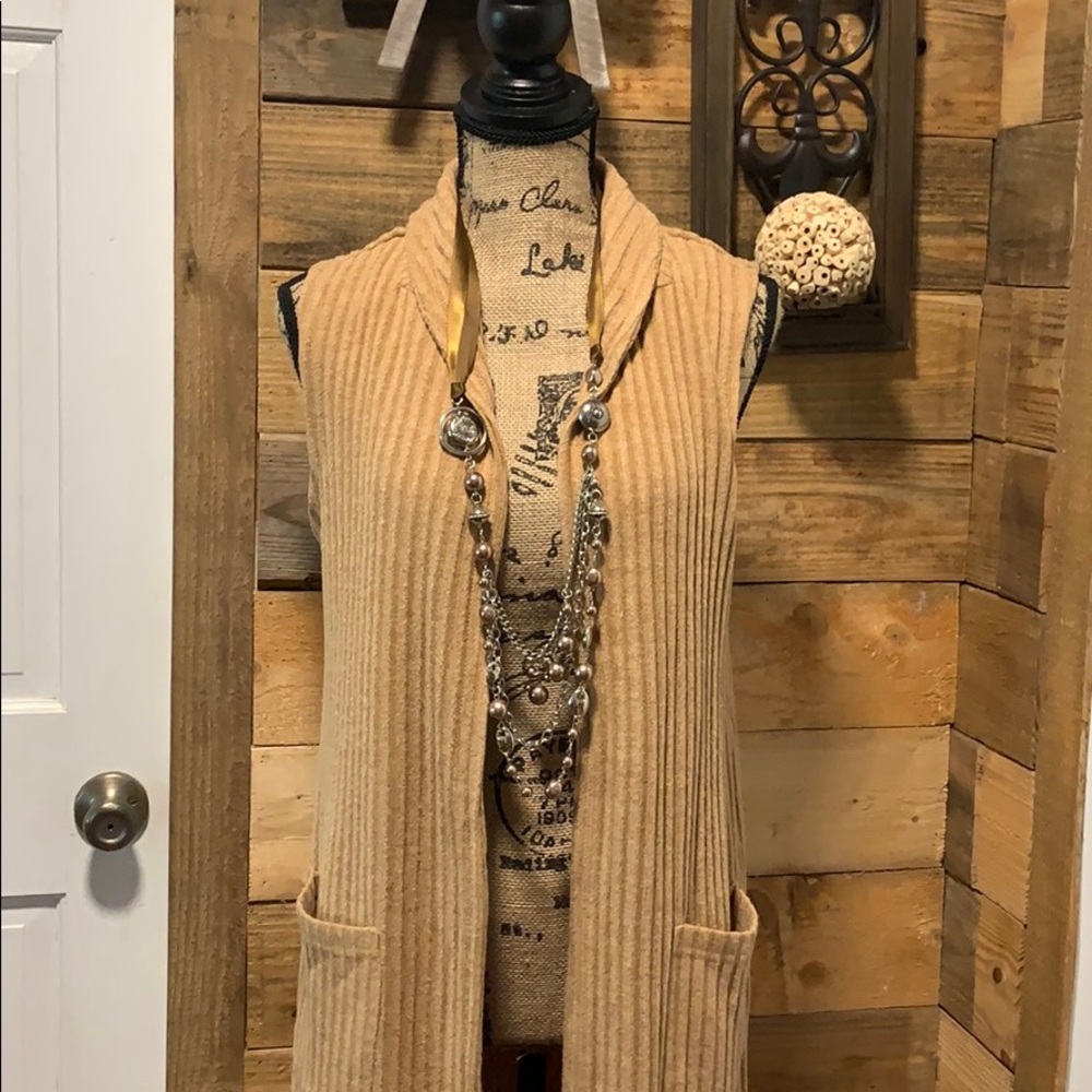 Beautiful cardigan size S,,, come withthe necklace - Picture 4 of 7